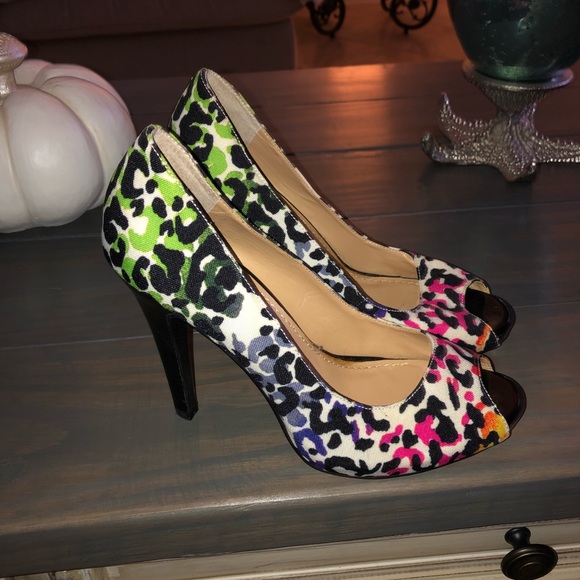 Shoes - Picture 3 of 6